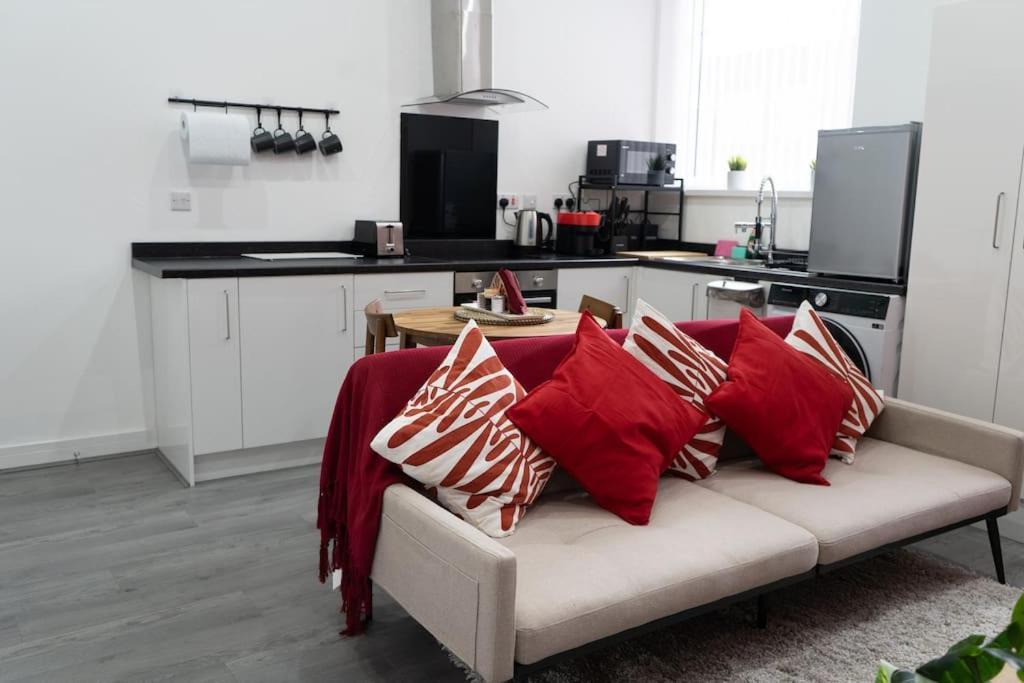 Stylish 1 Bed Apartment In Newly Refurbished Building W/ Parking & Wi-Fi Birmingam Exterior foto